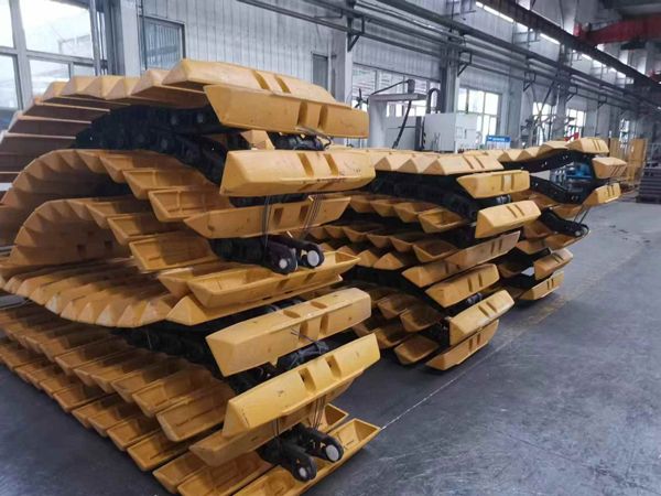 履帶（dài）底盤四輪（lún）一（yī）帶